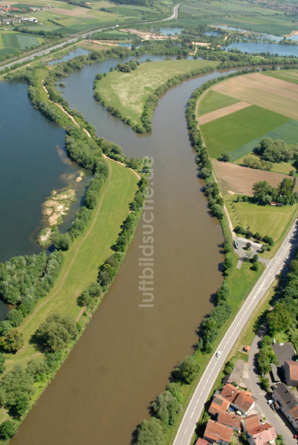 Eschenbach aus der Vogelperspektive: Flussverlauf des Main in Bayern