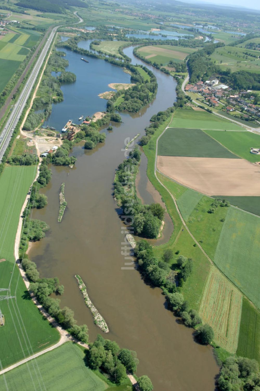 Eschenbach aus der Vogelperspektive: Flussverlauf des Main in Bayern