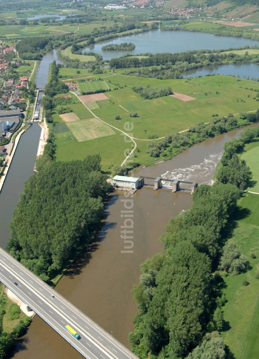 Luftaufnahme Limbach - Flussverlauf des Main in Bayern