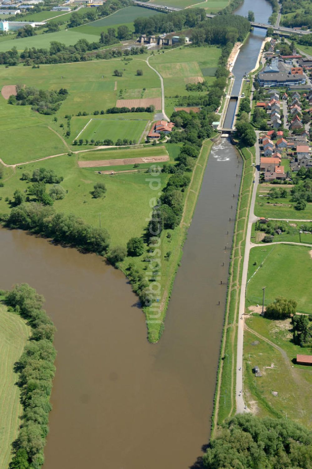 Limbach von oben - Flussverlauf des Main in Bayern