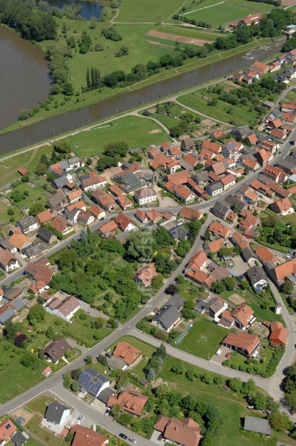 Limbach aus der Vogelperspektive: Flussverlauf des Main in Bayern