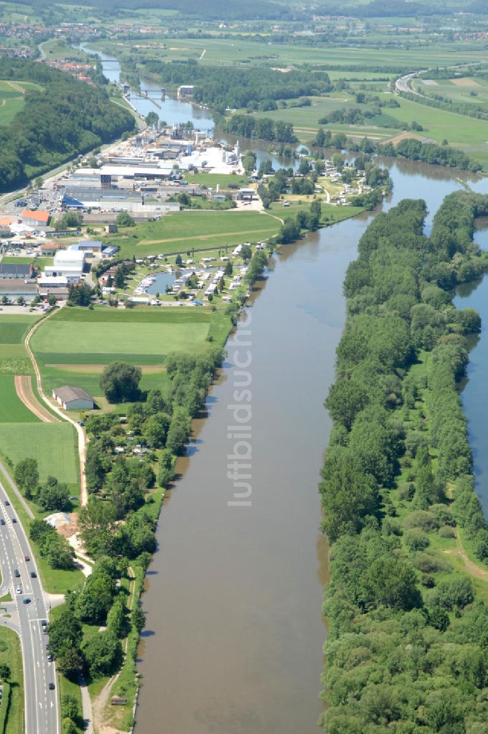 Trosdorf aus der Vogelperspektive: Flussverlauf des Main in Bayern