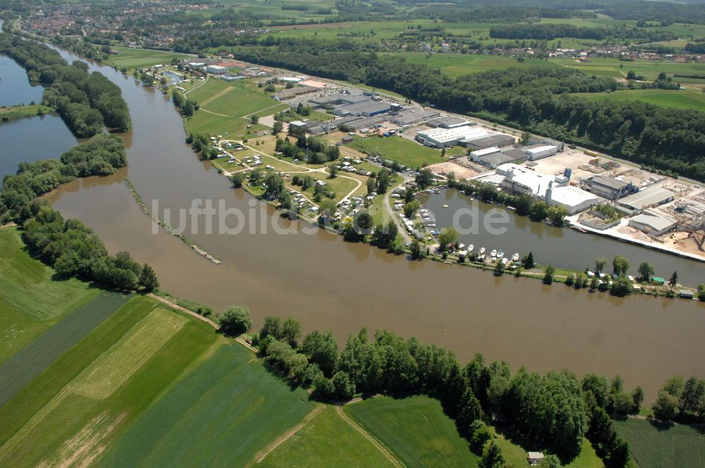 Trosdorf aus der Vogelperspektive: Flussverlauf des Main in Bayern