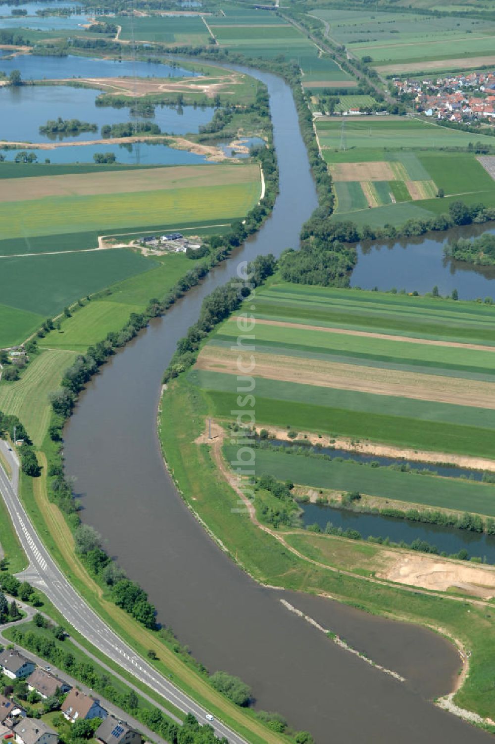 Trunstadt aus der Vogelperspektive: Flussverlauf des Main in Bayern