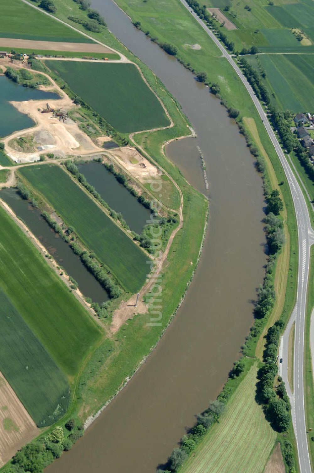 Trunstadt von oben - Flussverlauf des Main in Bayern