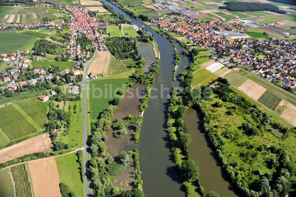 Albertshofen aus der Vogelperspektive: Flussverlauf des Main bei Albertshofen im Bundesland Bayern