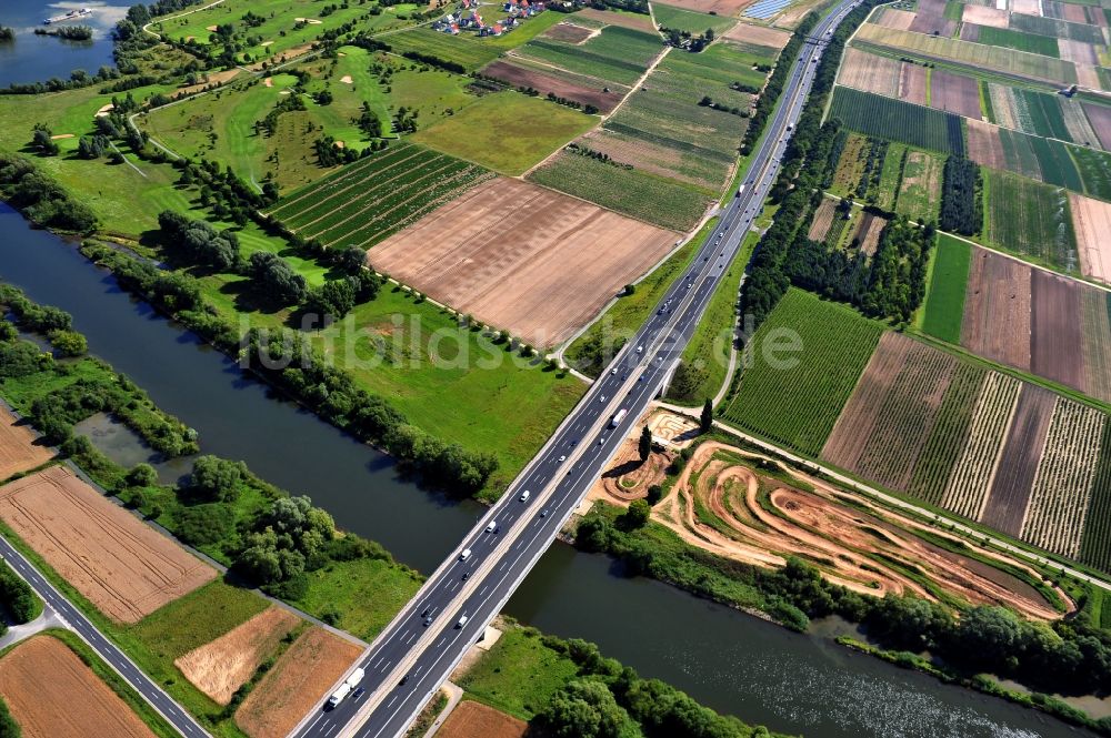 Luftaufnahme Dettelbach - Flussverlauf des Main bei Dettelbach im Bundesland Bayern