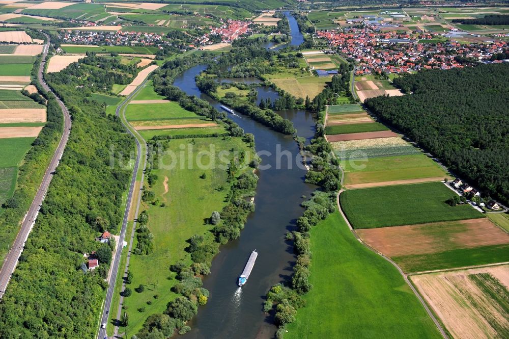 Luftaufnahme Kitzingen - Flussverlauf des Main bei Kitzingen im Bundesland Bayern