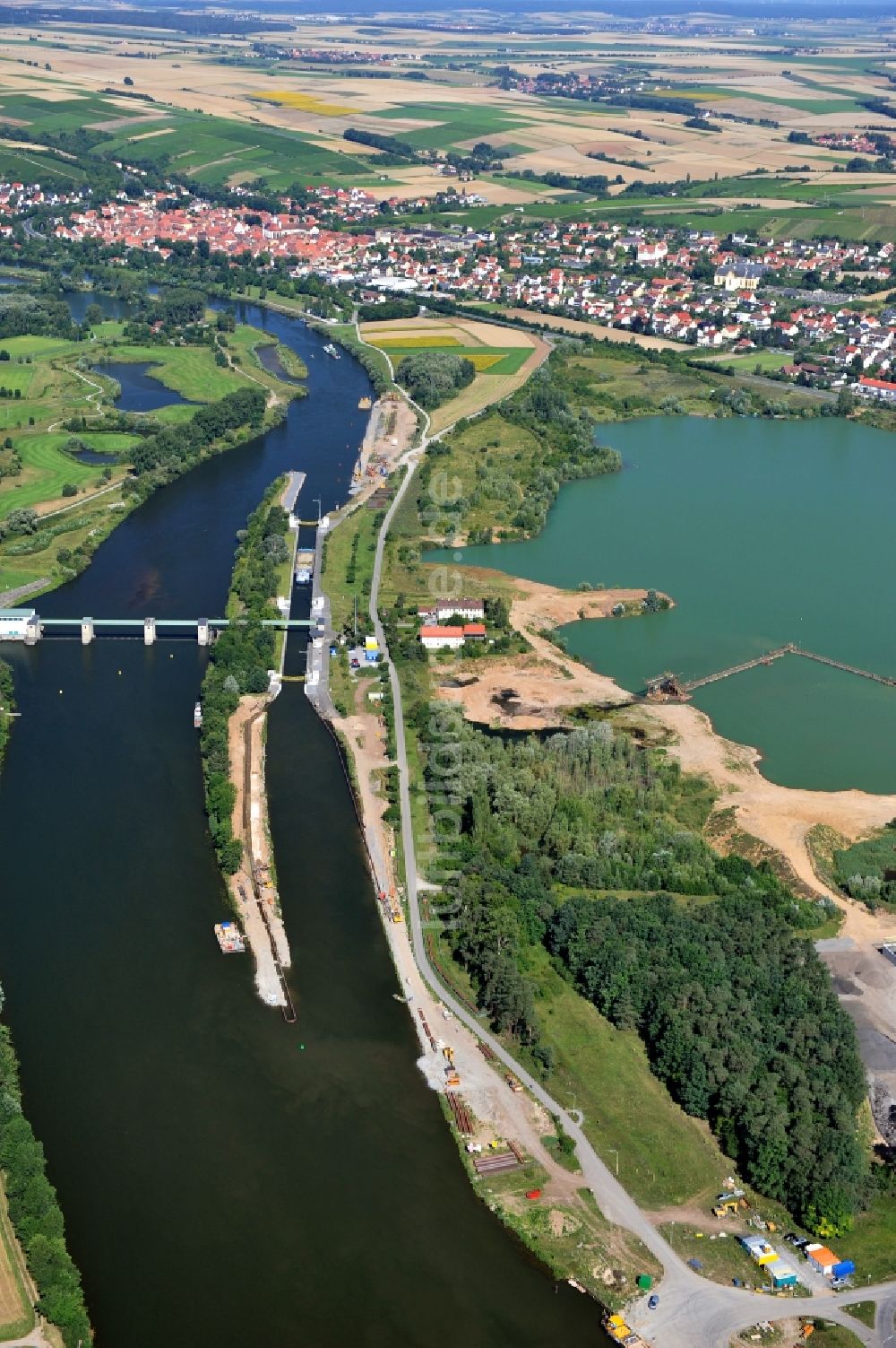 Luftaufnahme Dettelbach - Flussverlauf des Main in Dettelbach im Bundesland Bayern