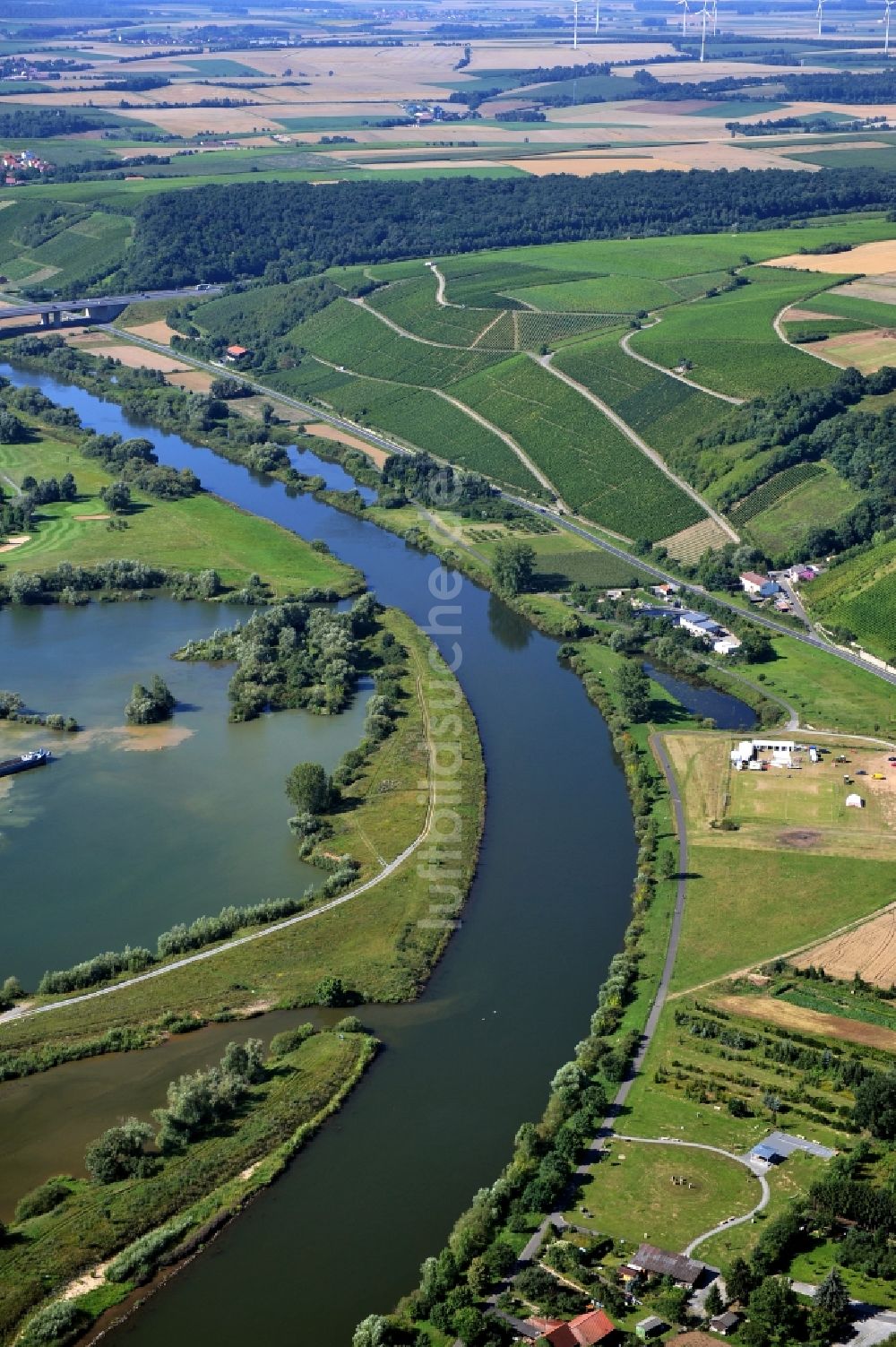 Dettelbach von oben - Flussverlauf des Main in Dettelbach im Bundesland Bayern