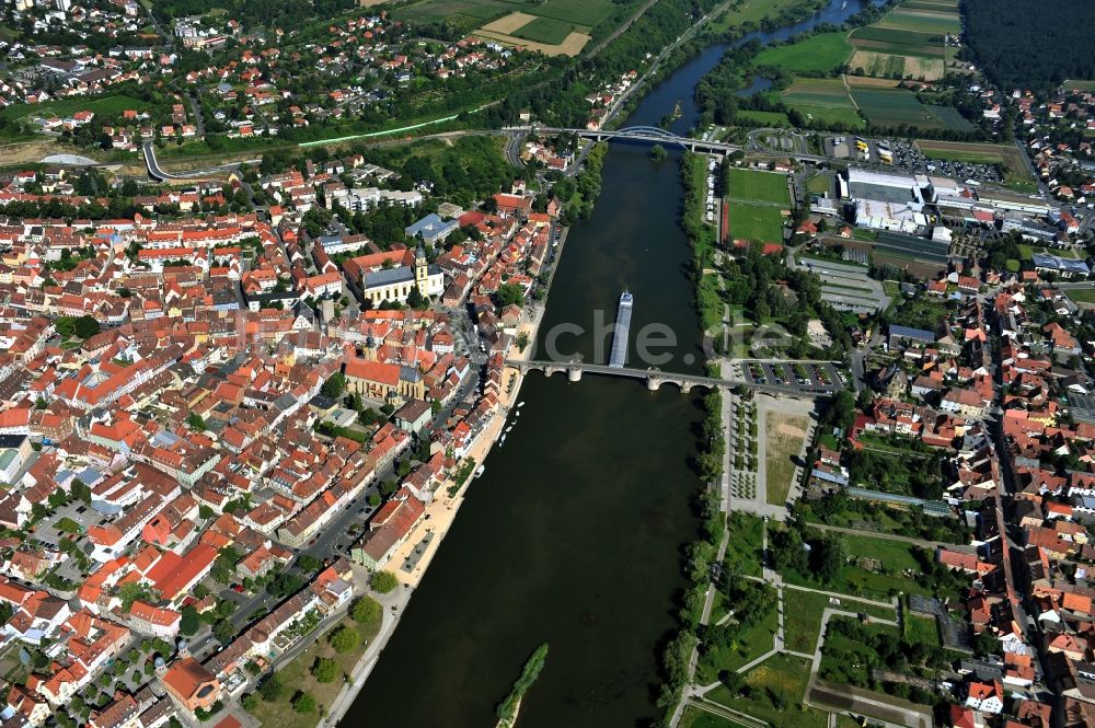 Kitzingen von oben - Flussverlauf des Main in Kitzingen im Bundesland Bayern