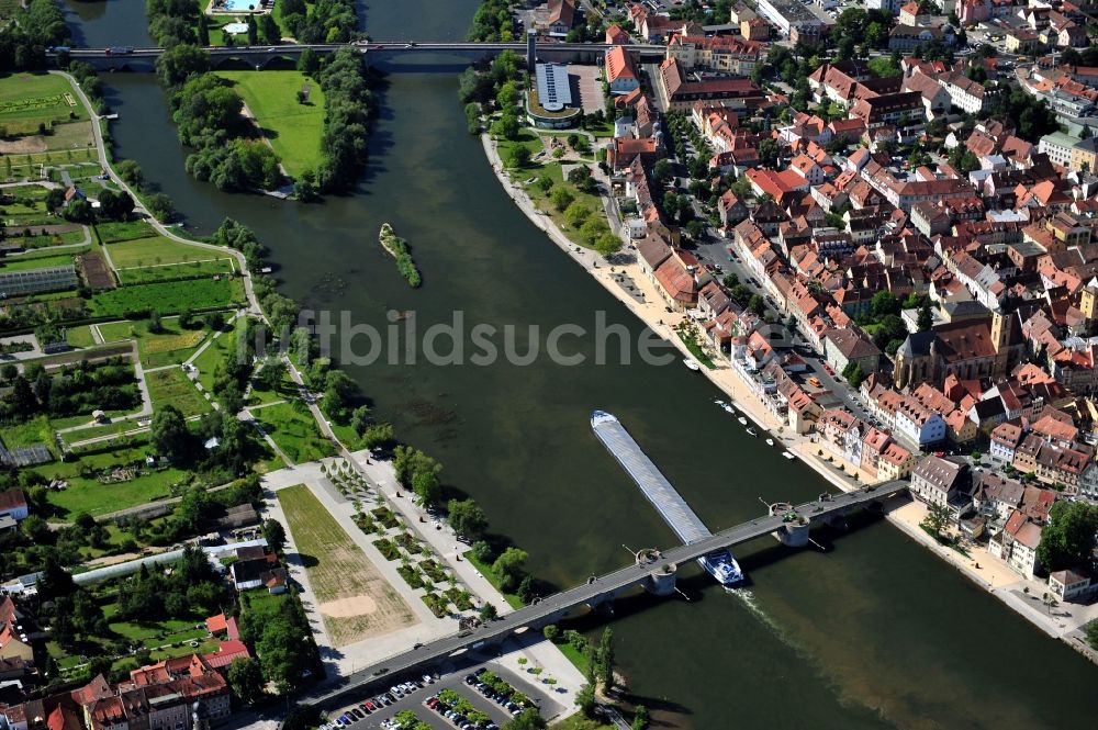 Kitzingen aus der Vogelperspektive: Flussverlauf des Main in Kitzingen im Bundesland Bayern