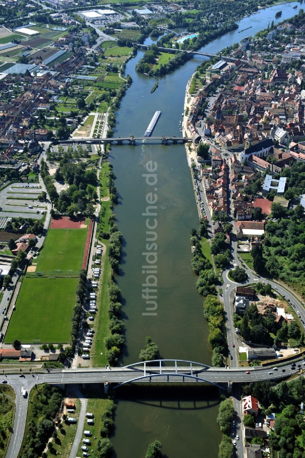 Luftaufnahme Kitzingen - Flussverlauf des Main in Kitzingen im Bundesland Bayern