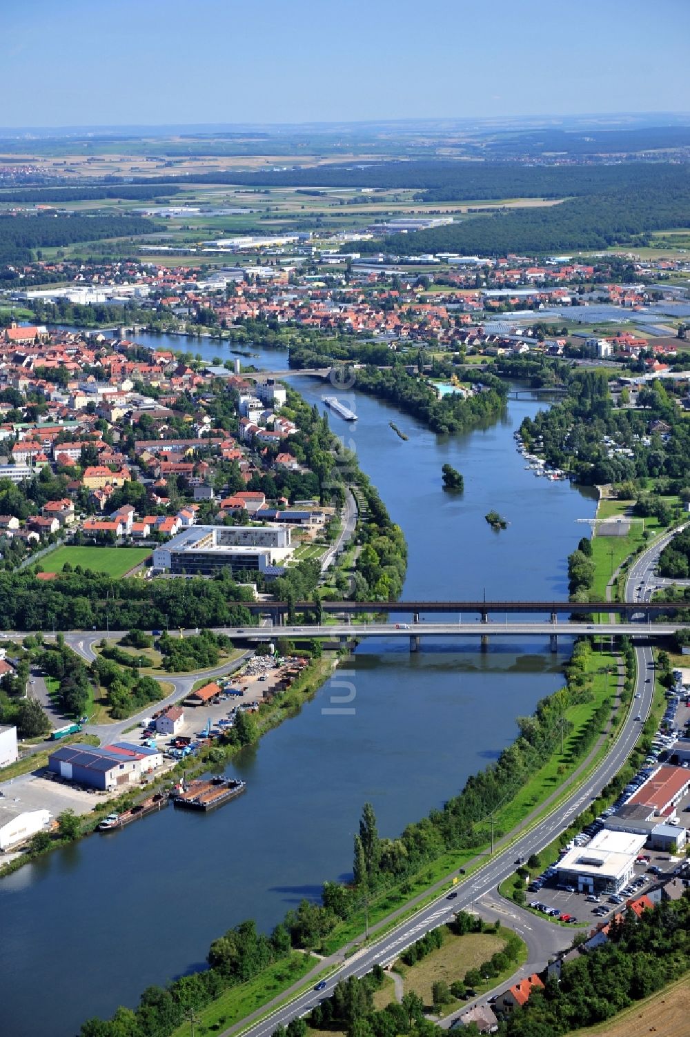 Luftaufnahme Kitzingen - Flussverlauf des Main in Kitzingen im Bundesland Bayern