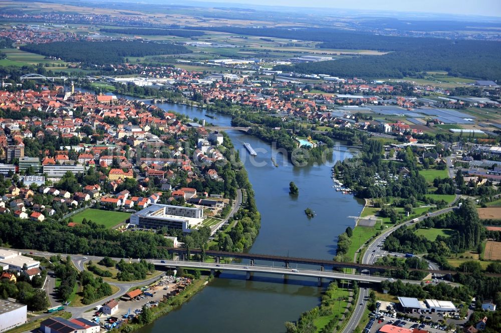 Kitzingen von oben - Flussverlauf des Main in Kitzingen im Bundesland Bayern