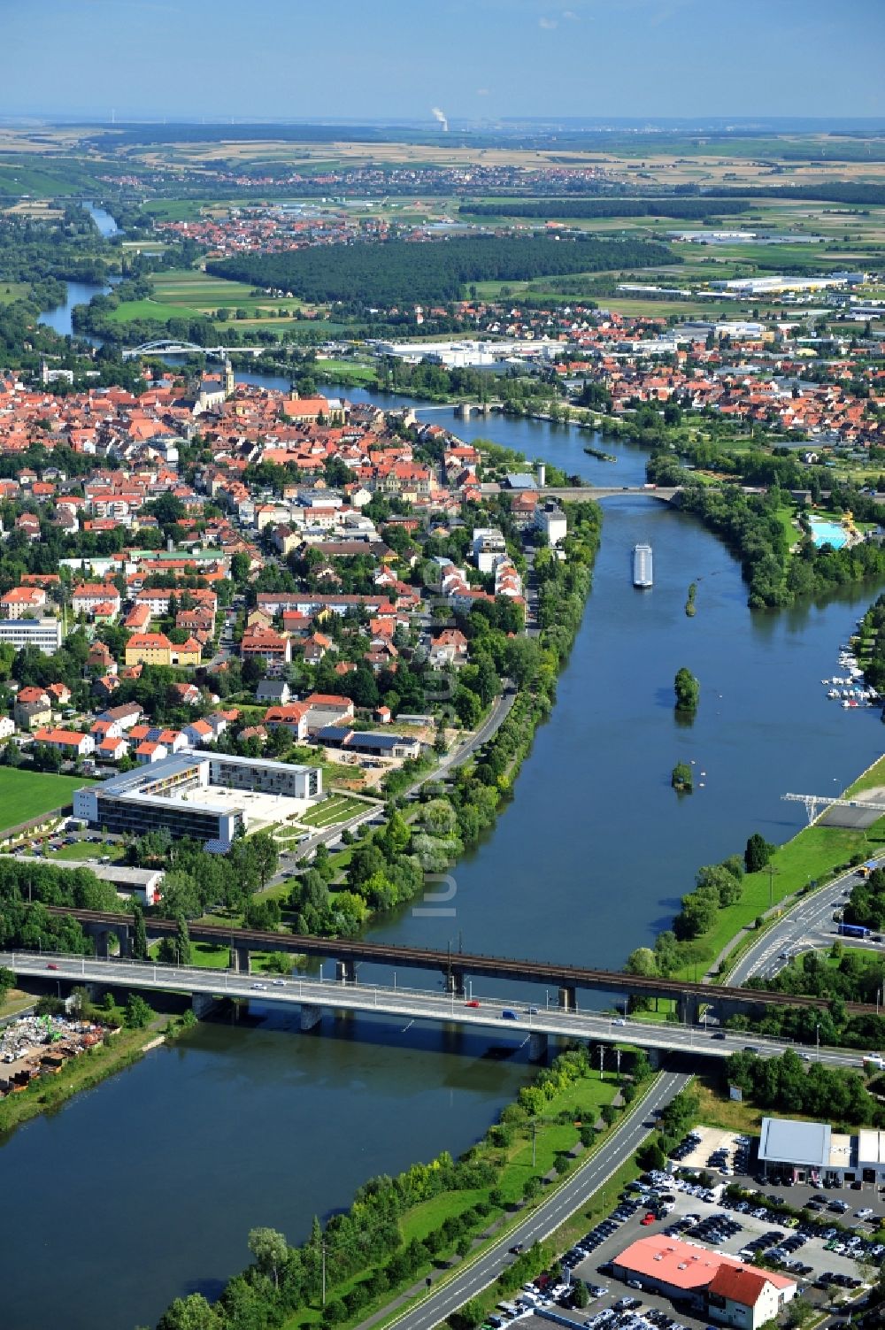 Luftbild Kitzingen - Flussverlauf des Main in Kitzingen im Bundesland Bayern