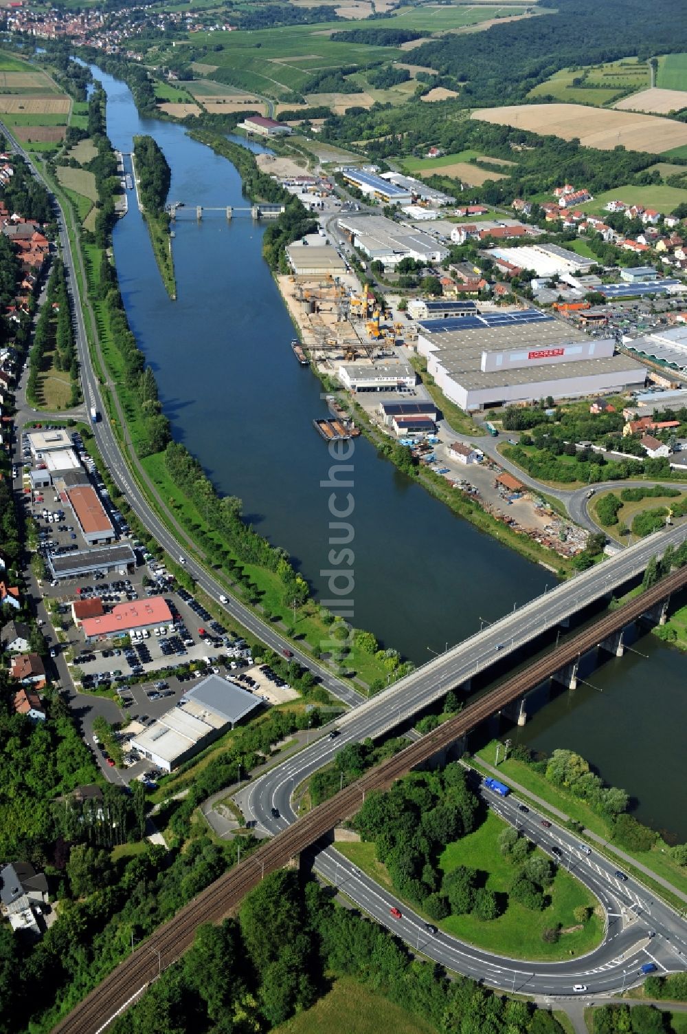 Luftaufnahme Kitzingen - Flussverlauf des Main in Kitzingen im Bundesland Bayern