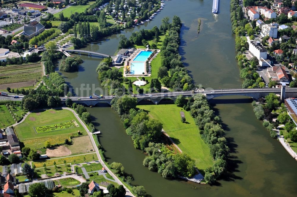 Luftaufnahme Kitzingen - Flussverlauf des Main in Kitzingen im Bundesland Bayern