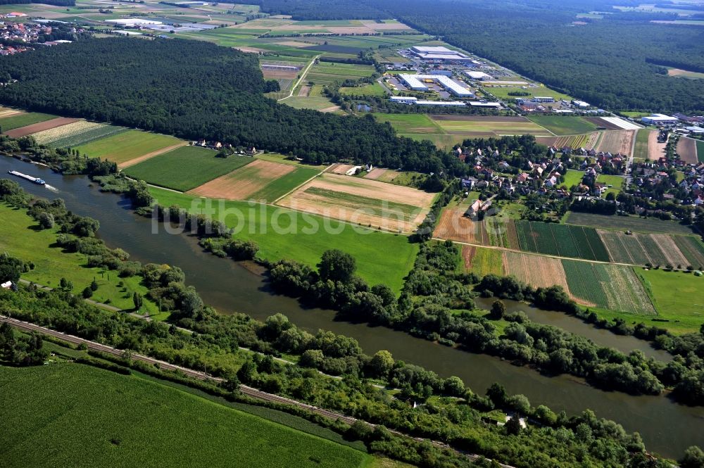 Kitzingen von oben - Flussverlauf des Main in Kitzingen im Bundesland Bayern