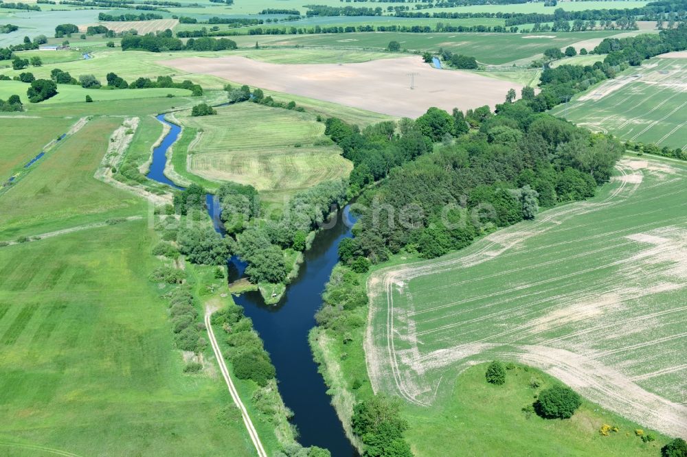 Luftaufnahme Siggelkow - Flußverlauf der Müritz-Elde und dem Fluss Alte Elde in der Gemeinde Siggelkow im Bundesland Mecklenburg-Vorpommern, Deutschland