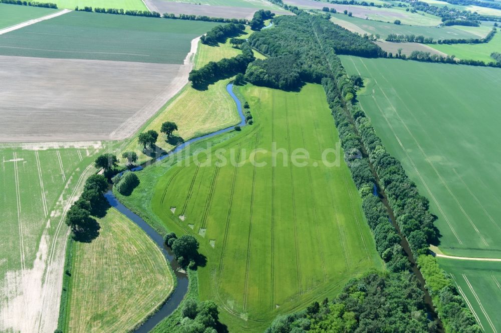 Siggelkow aus der Vogelperspektive: Flußverlauf der Müritz-Elde und dem Fluss Alte Elde in der Gemeinde Siggelkow im Bundesland Mecklenburg-Vorpommern, Deutschland