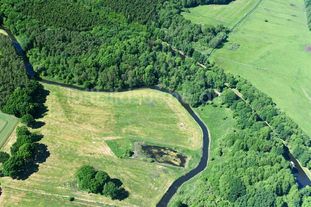 Siggelkow von oben - Flußverlauf der Müritz-Elde und dem Fluss Alte Elde in der Gemeinde Siggelkow im Bundesland Mecklenburg-Vorpommern, Deutschland