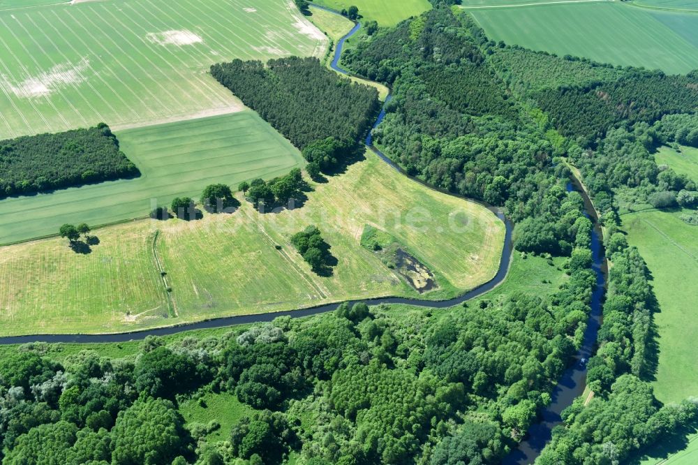 Siggelkow aus der Vogelperspektive: Flußverlauf der Müritz-Elde und dem Fluss Alte Elde in der Gemeinde Siggelkow im Bundesland Mecklenburg-Vorpommern, Deutschland