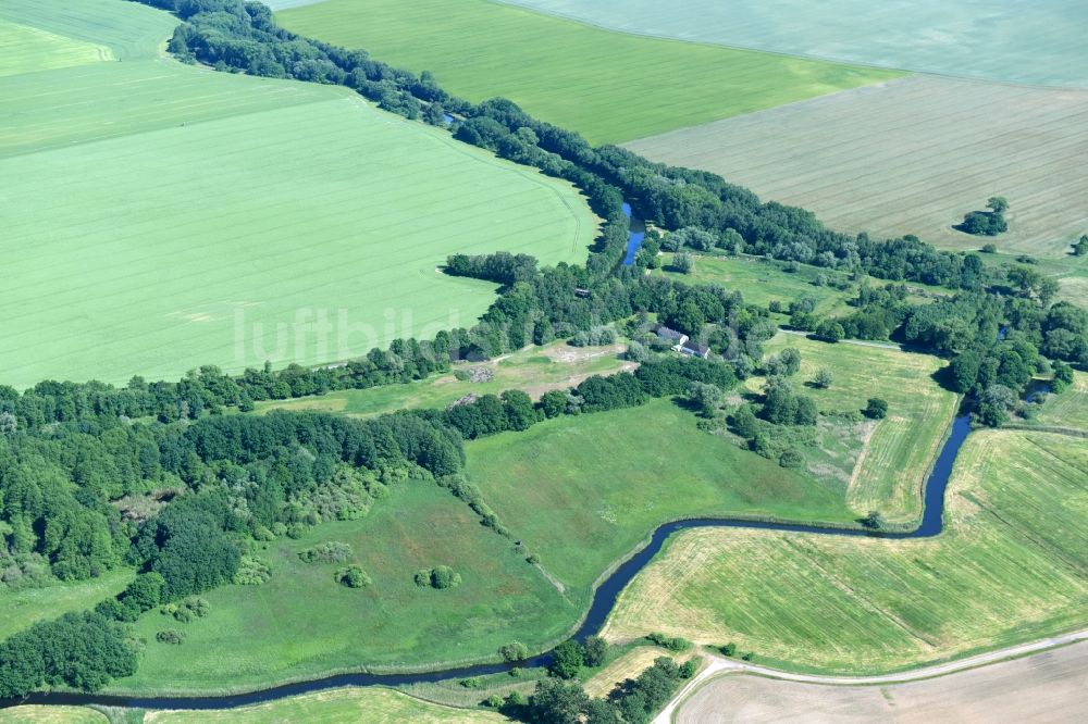 Siggelkow von oben - Flußverlauf der Müritz-Elde und dem Fluss Alte Elde in der Gemeinde Siggelkow im Bundesland Mecklenburg-Vorpommern, Deutschland