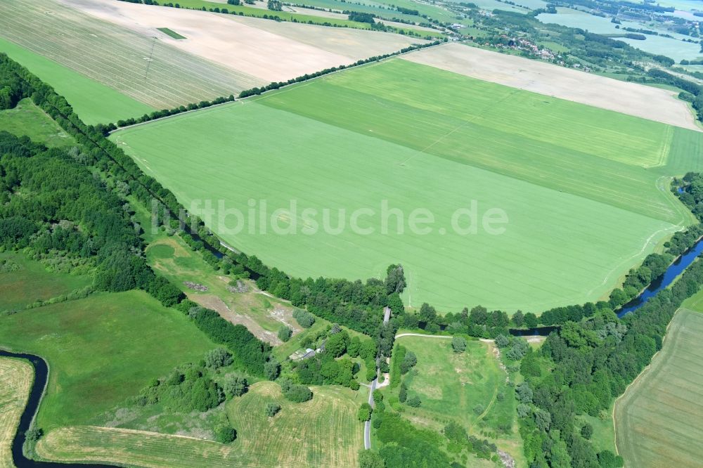 Siggelkow aus der Vogelperspektive: Flußverlauf der Müritz-Elde und dem Fluss Alte Elde in der Gemeinde Siggelkow im Bundesland Mecklenburg-Vorpommern, Deutschland