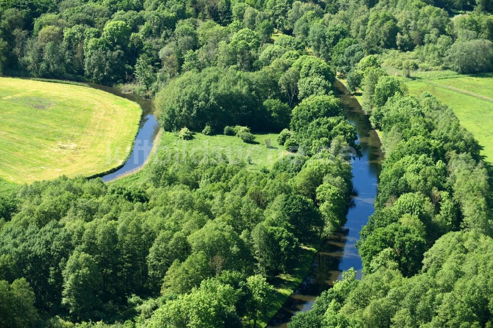 Siggelkow von oben - Flußverlauf der Müritz-Elde und dem Fluss Alte Elde in der Gemeinde Siggelkow im Bundesland Mecklenburg-Vorpommern, Deutschland