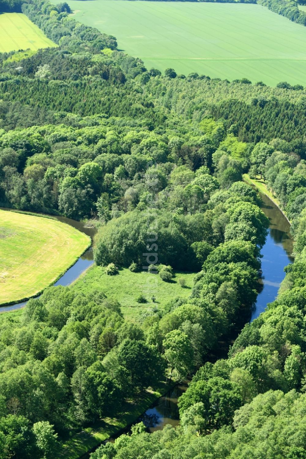 Siggelkow aus der Vogelperspektive: Flußverlauf der Müritz-Elde und dem Fluss Alte Elde in der Gemeinde Siggelkow im Bundesland Mecklenburg-Vorpommern, Deutschland