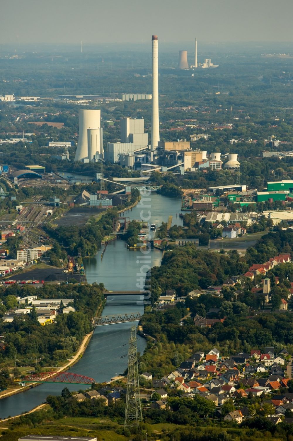 Herne aus der Vogelperspektive: Flußverlauf des Rhein- Herne- Kanal im Ortsteil Wanne-Eickel in Herne im Bundesland Nordrhein-Westfalen