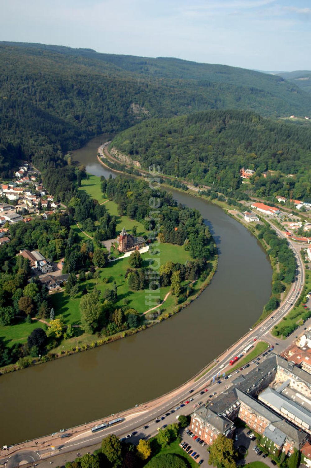 Mettlach aus der Vogelperspektive: Flussverlauf der Saar bei Mettlach