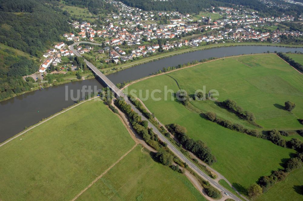 Besseringen Stadt Merzig von oben - Flussverlauf der Saar bei Schwemlingen