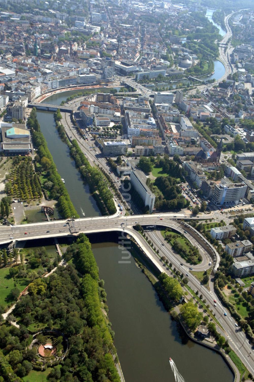 Saarbrücken aus der Vogelperspektive: Flußverlauf der Saar durch Saarbrücken