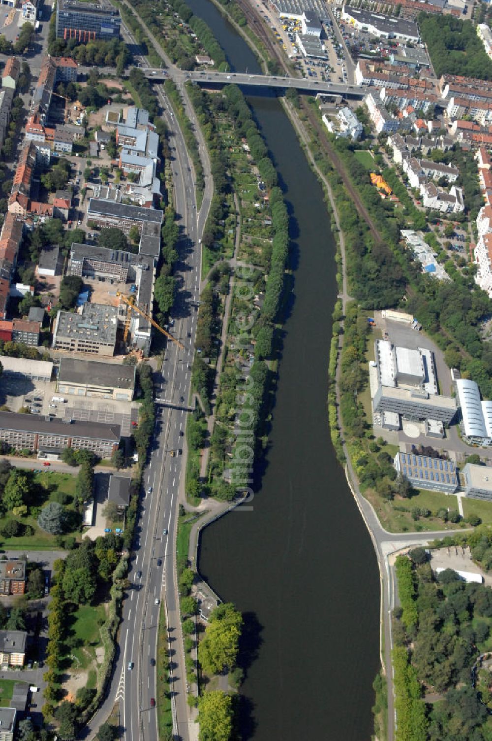 Saarbrücken aus der Vogelperspektive: Flußverlauf der Saar durch Saarbrücken