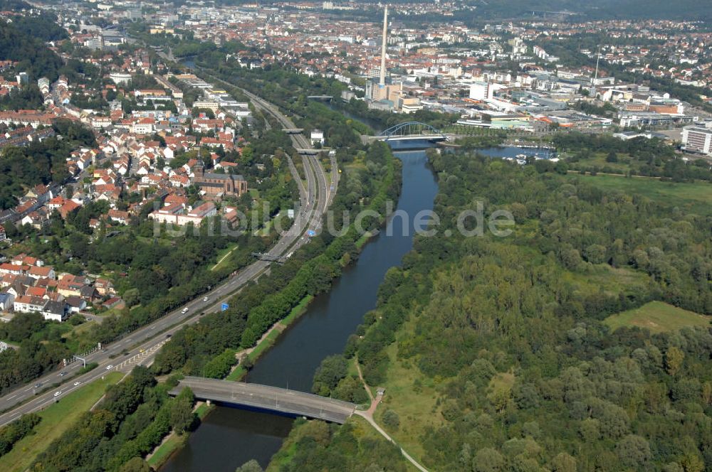 Saarbrücken von oben - Flußverlauf der Saar in Saarbrücken