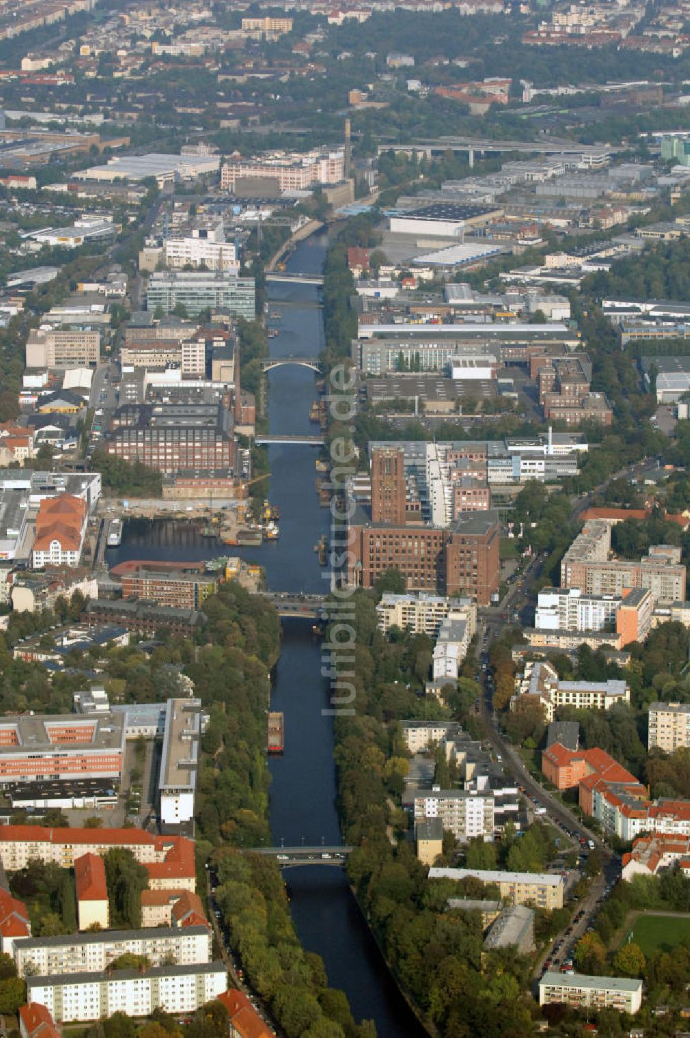 Luftbild Berlin - Flussverlauf der Spree in Berlin-Tempelhof Richtung Osten