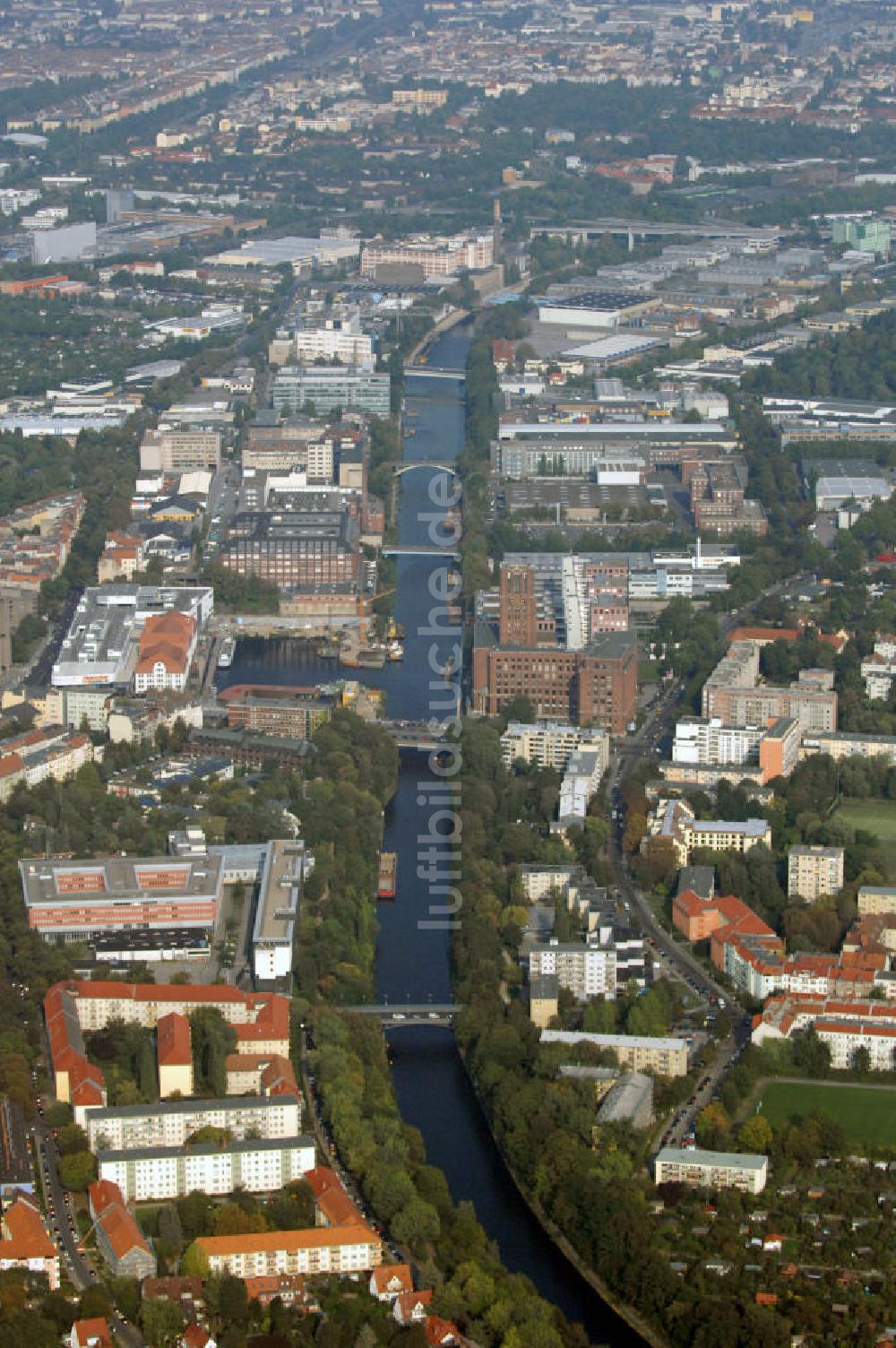 Luftaufnahme Berlin - Flussverlauf der Spree in Berlin-Tempelhof Richtung Osten