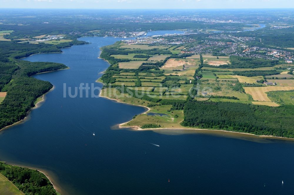 Lübeck von oben - Flussverlauf der Trave in Lübeck im Bundesland Schleswig-Holstein