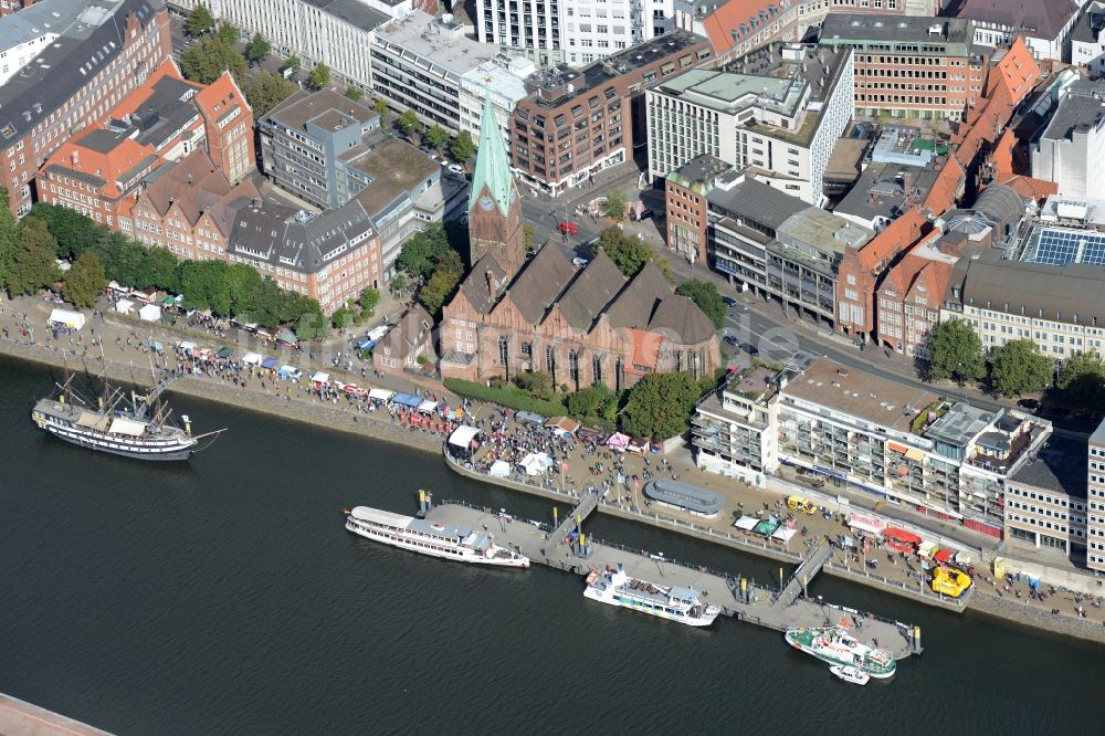 Luftbild Bremen - Flußverlauf der Weser entlang des Stadtzentrums im Innenstadtbereich in Bremen