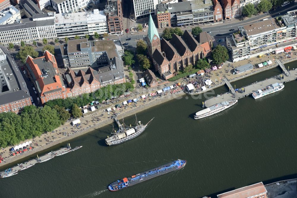 Bremen von oben - Flußverlauf der Weser entlang des Stadtzentrums im Innenstadtbereich in Bremen