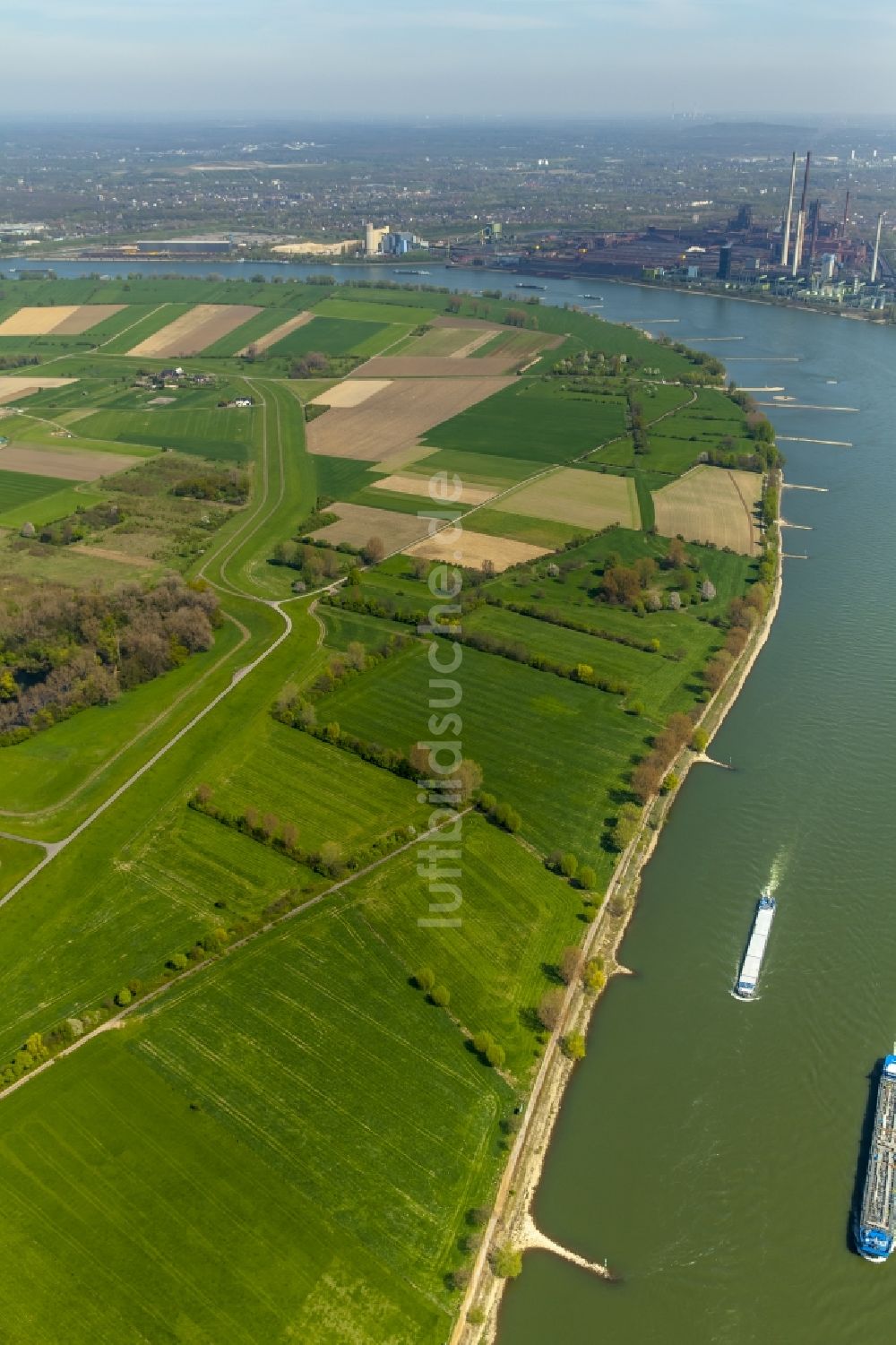 Duisburg, Baerl von oben - Flutungs- Wiesenlandschaft am Ufer des Rhein bei Baerl in Duisburg im Bundesland Nordrhein-Westfalen