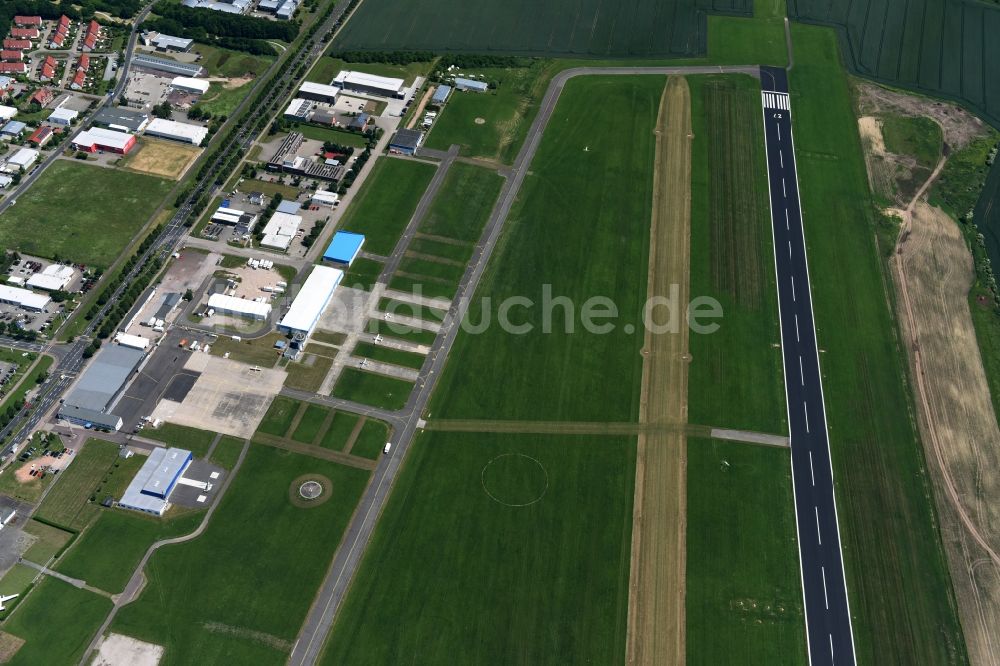 Luftaufnahme Magdeburg - FMB Flugplatz Magdeburg Betriebsgesellschaft mbH in Magdeburg im Bundesland Sachsen-Anhalt