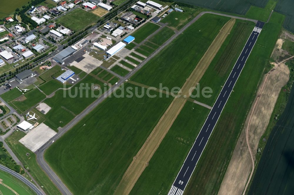 Magdeburg von oben - FMB Flugplatz Magdeburg Betriebsgesellschaft mbH in Magdeburg im Bundesland Sachsen-Anhalt