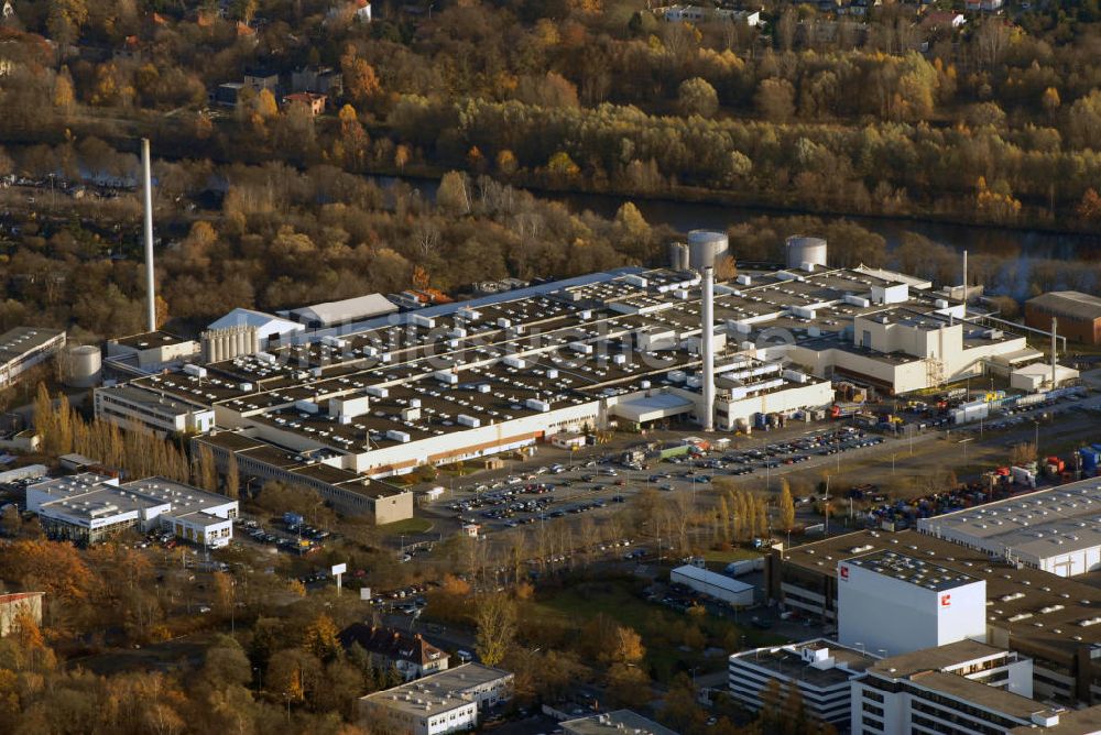 Berlin von oben - Ford Kunststoffwerk auf dem Gewerbegebiet am Teltowkanal in Berlin-Zehlendorf