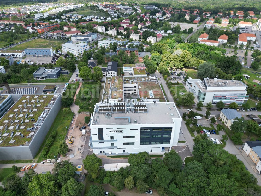 Luftbild Halle (Saale) - Forschungs- Gebaude und Bürokomplex Kompetenzzentrum für mRNA-Wirkstoffe in Halle (Saale) im Bundesland Sachsen-Anhalt, Deutschland