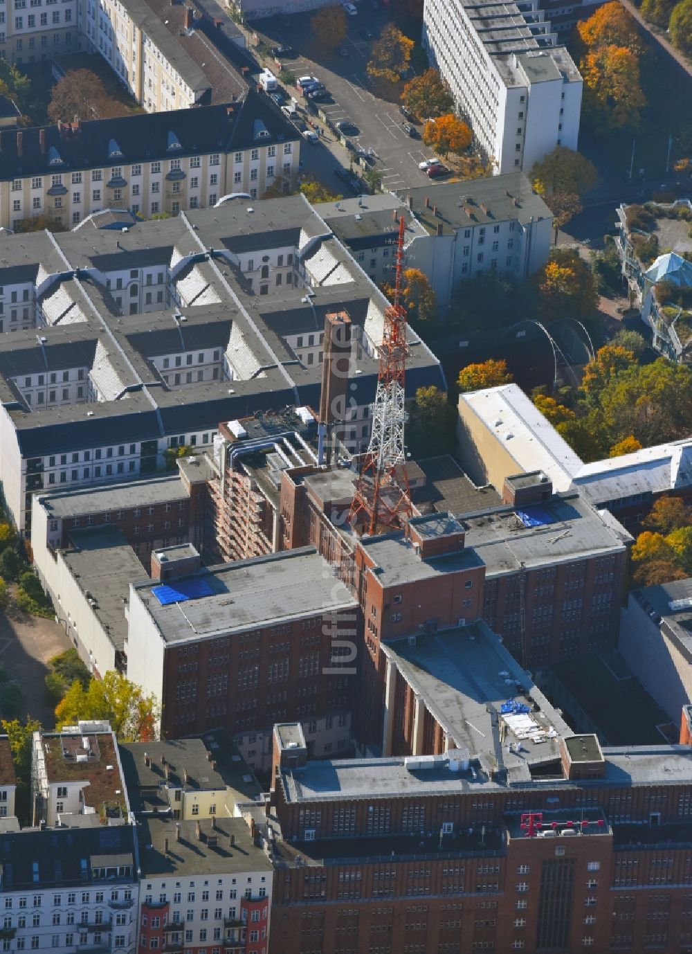 Luftaufnahme Berlin - Forschungs- Gebäude und Bürokomplex der Deutschen Telekom Innovation Laboratories (T-Labs) in Berlin, Deutschland