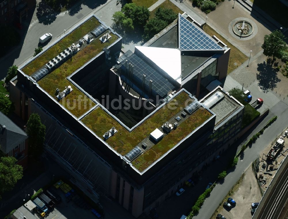 Berlin aus der Vogelperspektive: Forschungs- Gebäude und Bürokomplex vom Deutsches Rheuma-Forschungszentrum (DRFZ) und dem Max-Planck-Institut für Infektionsbiologie am Virchowweg in Berlin, Deutschland