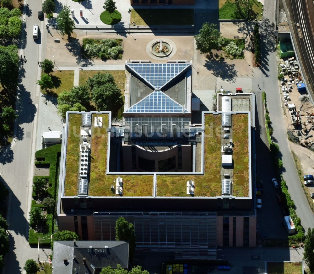 Berlin von oben - Forschungs- Gebäude und Bürokomplex vom Deutsches Rheuma-Forschungszentrum (DRFZ) und dem Max-Planck-Institut für Infektionsbiologie am Virchowweg in Berlin, Deutschland